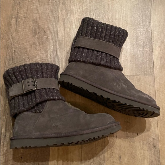Ugg | Cambridge Knit Leather Boots - Picture 3 of 11